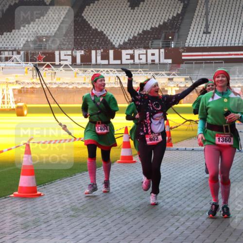 07.12.2025 - St. Pauli X-Mass-Run No. 15 Luisa Fischer http://msf.ph/oto/9377125 07.12.2025 10:00:29 Ziel 1404, 802, 1360, 488, 802, 910, 911, 934, 1112, 1333, 1354, 1360, 1404, 1763, 2140, 2141, 2186, 2729, 2964, 3336, 3513, 4051, 4052, 4129, 4465 meine-sportfotos.de