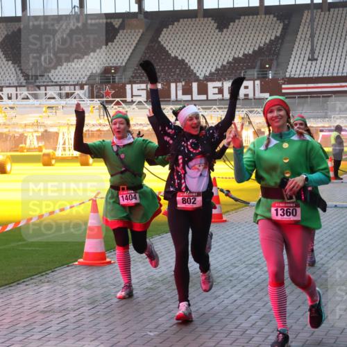 07.12.2025 - St. Pauli X-Mass-Run No. 15 Luisa Fischer http://msf.ph/oto/9377134 07.12.2025 10:00:30 Ziel 1404, 802, 1360, 488, 802, 910, 911, 934, 1112, 1333, 1354, 1360, 1404, 1763, 2140, 2141, 2186, 2729, 2964, 3336, 3513, 4051, 4052, 4129, 4465 meine-sportfotos.de