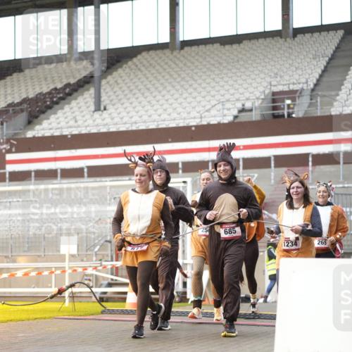 07.12.2025 - St. Pauli X-Mass-Run No. 15 Patografie http://msf.ph/oto/9377137 07.12.2025 10:07:15 Ziel 256, 265, 272, 517, 657, 685, 716, 767, 1187, 1234, 2983, 3414 meine-sportfotos.de