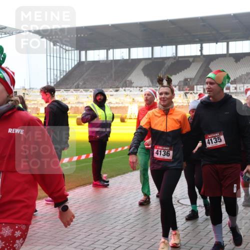 07.12.2025 - St. Pauli X-Mass-Run No. 15 Luisa Fischer http://msf.ph/oto/9377138 07.12.2025 10:25:34 Ziel 9, 15, 915, 4136, 4135, 31, 915, 974, 1012, 1247, 1631, 1977, 1987, 1995, 2029, 3152, 3962, 4078, 4079, 4091, 4092, 4118, 4119, 4121, 4135, 4136, 4155, 4177, 4201, 4204, 4284, 4335, 4431, 4445, 4474, 4482, 4485, 4496, 4497, 4513, 4514, 4530, 4541, 4846 meine-sportfotos.de