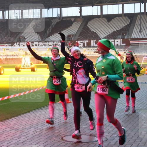 07.12.2025 - St. Pauli X-Mass-Run No. 15 Luisa Fischer http://msf.ph/oto/9377139 07.12.2025 10:00:31 Ziel 1404, 802, 1360, 1333, 802, 910, 911, 934, 1112, 1333, 1354, 1360, 1404, 1763, 2140, 2141, 2186, 2729, 2964, 3336, 3513, 4051, 4129 meine-sportfotos.de