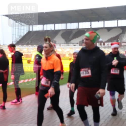 07.12.2025 - St. Pauli X-Mass-Run No. 15 Luisa Fischer http://msf.ph/oto/9377141 07.12.2025 10:25:35 Ziel 1135, 201, 11, 915, 974, 1012, 1247, 1631, 1977, 1987, 1995, 2029, 3152, 3962, 4078, 4079, 4091, 4092, 4118, 4119, 4121, 4135, 4136, 4155, 4177, 4201, 4204, 4284, 4335, 4431, 4445, 4474, 4482, 4485, 4496, 4497, 4513, 4514, 4530, 4846 meine-sportfotos.de