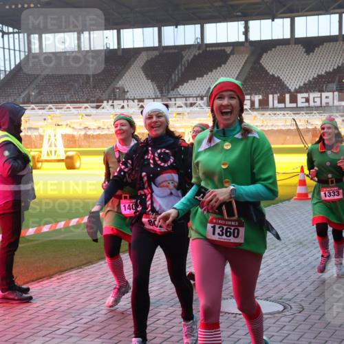 07.12.2025 - St. Pauli X-Mass-Run No. 15 Luisa Fischer http://msf.ph/oto/9377146 07.12.2025 10:00:32 Ziel 140, 80, 15, 1360, 1333, 802, 910, 911, 934, 1112, 1333, 1354, 1360, 1404, 2140, 2141, 2186, 2729, 2964, 3336, 3513, 4129 meine-sportfotos.de