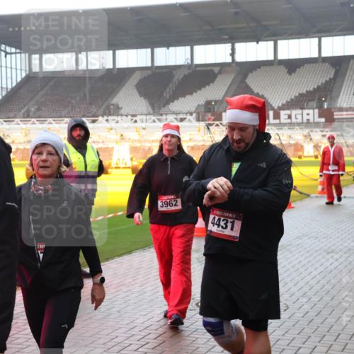 07.12.2025 - St. Pauli X-Mass-Run No. 15 Luisa Fischer http://msf.ph/oto/9377156 07.12.2025 10:25:36 Ziel 3962, 15, 4431, 915, 974, 1012, 1247, 1631, 1977, 1987, 1995, 2029, 3152, 3962, 4078, 4079, 4091, 4092, 4118, 4119, 4121, 4135, 4136, 4155, 4177, 4201, 4204, 4284, 4335, 4431, 4445, 4474, 4482, 4485, 4496, 4497, 4513, 4514, 4530, 4846 meine-sportfotos.de