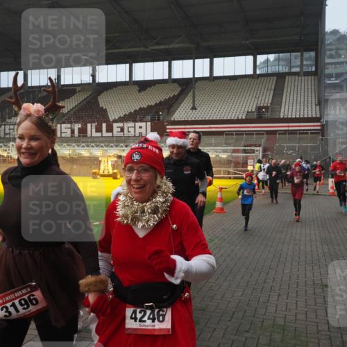 07.12.2025 - St. Pauli X-Mass-Run No. 15 Fabian Wolf http://msf.ph/oto/9377158 07.12.2025 10:06:09 Ziel 127, 148, 180, 424, 468, 676, 805, 834, 893, 967, 969, 1119, 1788, 1937, 2756, 2757, 2894, 2968, 3093, 3172, 3196, 3812, 3814, 3857, 3859, 4235, 4236, 4237, 4246, 4251, 4657, 4665, 4670, 4676, 4736, 4739 meine-sportfotos.de