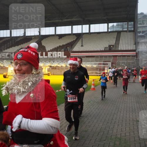 07.12.2025 - St. Pauli X-Mass-Run No. 15 Fabian Wolf http://msf.ph/oto/9377166 07.12.2025 10:06:10 Ziel 127, 148, 180, 424, 468, 676, 805, 834, 893, 967, 969, 1119, 1788, 1937, 2756, 2757, 2894, 2968, 3093, 3172, 3196, 3812, 3814, 3857, 3859, 4235, 4236, 4237, 4246, 4251, 4657, 4665, 4670, 4676, 4677, 4736, 4739 meine-sportfotos.de