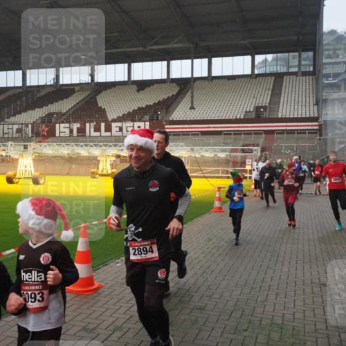 07.12.2025 - St. Pauli X-Mass-Run No. 15 Fabian Wolf http://msf.ph/oto/9377180 07.12.2025 10:06:10 Ziel 127, 148, 180, 424, 468, 676, 805, 834, 893, 967, 969, 1119, 1788, 1937, 2756, 2757, 2894, 2968, 3093, 3172, 3196, 3812, 3814, 3857, 3859, 4235, 4236, 4237, 4246, 4251, 4657, 4665, 4670, 4676, 4677, 4736, 4739 meine-sportfotos.de