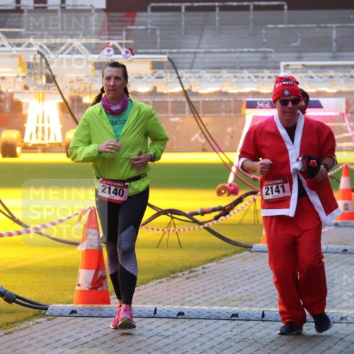 07.12.2025 - St. Pauli X-Mass-Run No. 15 Luisa Fischer http://msf.ph/oto/9377186 07.12.2025 10:00:42 Ziel 15, 2140, 15, 2141, 4129, 802, 934, 1112, 1333, 1354, 1360, 1404, 1418, 1976, 2140, 2141, 2729, 2964, 3336, 4129 meine-sportfotos.de