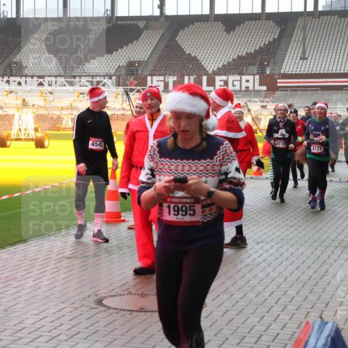 07.12.2025 - St. Pauli X-Mass-Run No. 15 Luisa Fischer http://msf.ph/oto/9377188 07.12.2025 10:25:45 Ziel 4542, 1995, 4119, 4445, 1631, 4121, 129, 404, 915, 1012, 1247, 1631, 1977, 1987, 1995, 2029, 2680, 3742, 3962, 4118, 4119, 4121, 4162, 4164, 4201, 4202, 4204, 4284, 4335, 4372, 4373, 4431, 4445, 4474, 4482, 4485, 4513, 4514, 4846 meine-sportfotos.de