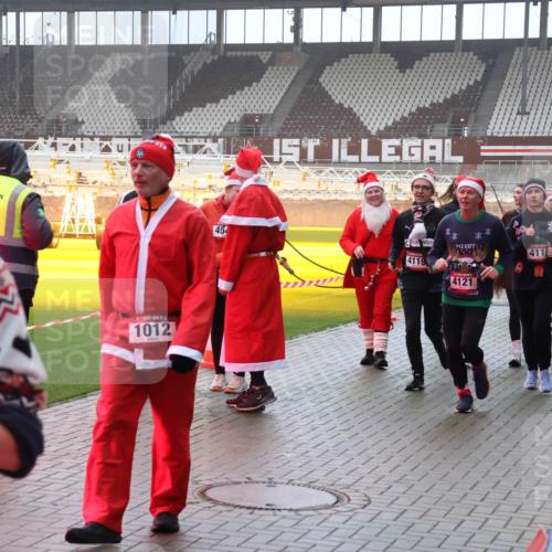 07.12.2025 - St. Pauli X-Mass-Run No. 15 Luisa Fischer http://msf.ph/oto/9377201 07.12.2025 10:25:47 Ziel 12, 1012, 45, 4119, 4121, 411, 09, 4445, 1631, 50, 129, 211, 404, 1012, 1069, 1247, 1631, 1977, 1987, 1995, 2029, 2680, 3742, 3962, 4118, 4119, 4121, 4162, 4164, 4201, 4202, 4204, 4284, 4335, 4372, 4373, 4431, 4445, 4474, 4482, 4485, 4513, 4514, 4846 meine-sportfotos.de