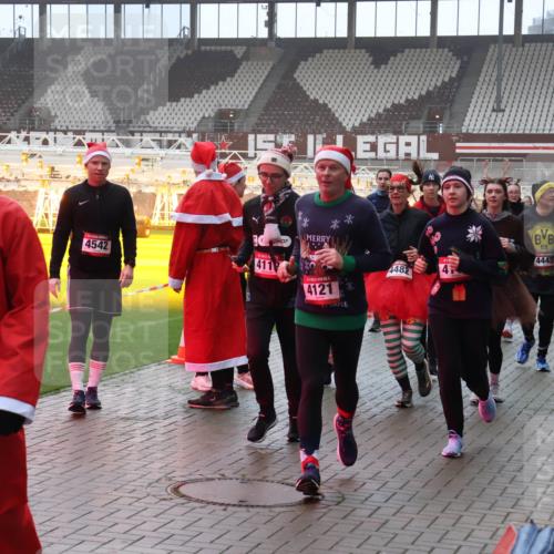 07.12.2025 - St. Pauli X-Mass-Run No. 15 Luisa Fischer http://msf.ph/oto/9377213 07.12.2025 10:25:48 Ziel 1012, 4542, 411, 4121, 4482, 4, 09, 4445, 50, 129, 211, 404, 1012, 1069, 1247, 1631, 1977, 1987, 1995, 2029, 2680, 3742, 3962, 4118, 4119, 4121, 4162, 4164, 4201, 4202, 4204, 4284, 4335, 4372, 4373, 4431, 4445, 4474, 4482, 4485, 4501, 4513, 4514, 4846 meine-sportfotos.de