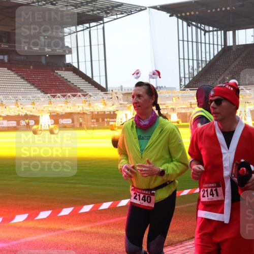 07.12.2025 - St. Pauli X-Mass-Run No. 15 Luisa Fischer http://msf.ph/oto/9377242 07.12.2025 10:00:49 Ziel 15, 2140, 2141, 802, 855, 1333, 1354, 1360, 1404, 1418, 1976, 2140, 2141, 2348, 3336, 4129 meine-sportfotos.de