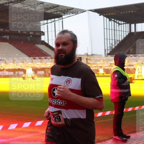 07.12.2025 - St. Pauli X-Mass-Run No. 15 Luisa Fischer http://msf.ph/oto/9377254 07.12.2025 10:00:51 Ziel 15, 129, 1910, 802, 855, 1333, 1354, 1360, 1404, 1418, 1976, 2140, 2141, 2348, 3084, 3336, 4129 meine-sportfotos.de