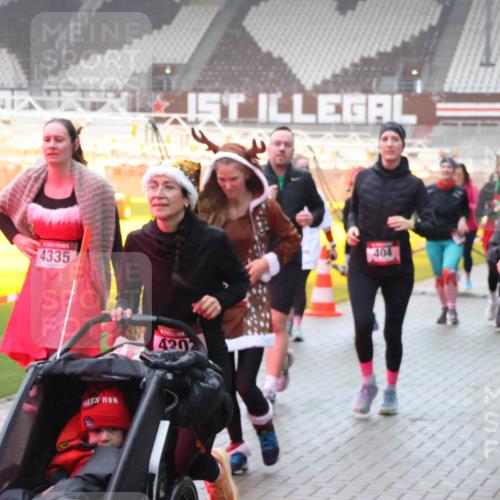 07.12.2025 - St. Pauli X-Mass-Run No. 15 Luisa Fischer http://msf.ph/oto/9377290 07.12.2025 10:26:04 Ziel 4335, 4202, 404, 4162, 50, 129, 211, 369, 374, 387, 398, 404, 422, 1069, 1227, 1247, 1538, 1561, 1581, 1586, 1631, 1977, 1987, 1995, 2029, 2041, 2104, 2106, 2149, 2191, 2215, 2680, 2896, 3742, 3779, 3805, 3910, 3918, 3962, 4118, 4119, 4121, 4162, 4164, 4201, 4202, 4204, 4284, 4300, 4301, 4335, 4372, 4373, 4445, 4482, 4485, 4501, 4775, 4782 meine-sportfotos.de