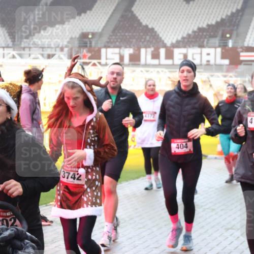 07.12.2025 - St. Pauli X-Mass-Run No. 15 Luisa Fischer http://msf.ph/oto/9377295 07.12.2025 10:26:05 Ziel 3742, 4202, 404, 4164, 416, 50, 129, 211, 369, 374, 387, 398, 404, 422, 1069, 1227, 1247, 1538, 1561, 1581, 1586, 1631, 1977, 1987, 1995, 2029, 2041, 2104, 2106, 2149, 2191, 2215, 2680, 2896, 3742, 3779, 3805, 3910, 3918, 3962, 4118, 4119, 4121, 4162, 4164, 4201, 4202, 4204, 4284, 4300, 4301, 4335, 4372, 4373, 4445, 4482, 4485, 4501, 4775, 4782 meine-sportfotos.de