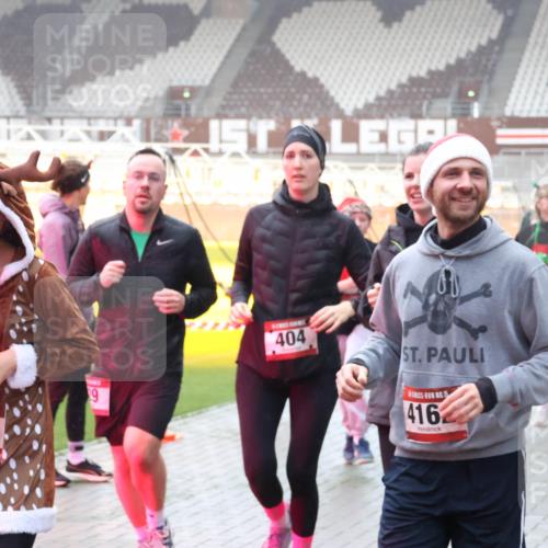 07.12.2025 - St. Pauli X-Mass-Run No. 15 Luisa Fischer http://msf.ph/oto/9377301 07.12.2025 10:26:06 Ziel 5, 3742, 9, 404, 15, 416, 50, 129, 211, 369, 374, 387, 398, 404, 422, 1069, 1227, 1247, 1538, 1561, 1581, 1586, 1631, 1977, 1987, 1995, 2029, 2041, 2104, 2106, 2149, 2191, 2215, 2680, 2896, 3742, 3779, 3805, 3910, 3918, 3962, 4118, 4119, 4121, 4162, 4164, 4201, 4202, 4204, 4284, 4300, 4301, 4372, 4373, 4445, 4482, 4485, 4501, 4775, 4782 meine-sportfotos.de