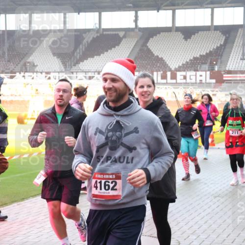 07.12.2025 - St. Pauli X-Mass-Run No. 15 Luisa Fischer http://msf.ph/oto/9377306 07.12.2025 10:26:06 Ziel 15, 42, 15, 4162, 2, 106, 4284, 211, 50, 50, 129, 211, 369, 374, 387, 398, 404, 422, 1069, 1227, 1247, 1538, 1561, 1581, 1586, 1631, 1977, 1987, 1995, 2029, 2041, 2104, 2106, 2149, 2191, 2215, 2680, 2896, 3742, 3779, 3805, 3910, 3918, 3962, 4118, 4119, 4121, 4162, 4164, 4201, 4202, 4204, 4284, 4300, 4301, 4372, 4373, 4445, 4482, 4485, 4501, 4775, 4782 meine-sportfotos.de