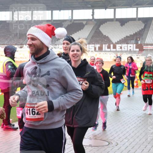 07.12.2025 - St. Pauli X-Mass-Run No. 15 Luisa Fischer http://msf.ph/oto/9377309 07.12.2025 10:26:07 Ziel 15, 1335, 29, 4162, 15, 10, 211, 50, 129, 211, 369, 374, 387, 398, 404, 422, 1069, 1227, 1247, 1538, 1561, 1581, 1586, 1631, 1977, 1987, 1995, 2029, 2041, 2104, 2106, 2149, 2191, 2215, 2680, 2896, 3742, 3779, 3805, 3910, 3918, 3962, 4118, 4119, 4121, 4162, 4164, 4201, 4202, 4204, 4284, 4300, 4301, 4372, 4373, 4445, 4482, 4485, 4501, 4775, 4782 meine-sportfotos.de