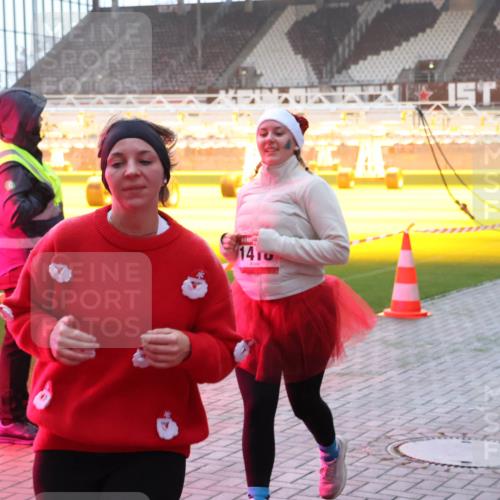 07.12.2025 - St. Pauli X-Mass-Run No. 15 Luisa Fischer http://msf.ph/oto/9377314 07.12.2025 10:01:02 Ziel 1410, 855, 1050, 1418, 1976, 2348, 3084, 3336, 4129 meine-sportfotos.de