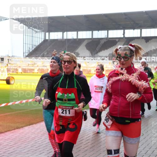 07.12.2025 - St. Pauli X-Mass-Run No. 15 Luisa Fischer http://msf.ph/oto/9377335 07.12.2025 10:26:10 Ziel 5, 211, 4372, 50, 102, 4501, 50, 129, 211, 369, 374, 387, 398, 404, 422, 1069, 1227, 1247, 1538, 1561, 1581, 1586, 1631, 2029, 2041, 2104, 2106, 2149, 2191, 2215, 2680, 2896, 3742, 3779, 3805, 3910, 3918, 4118, 4119, 4121, 4162, 4164, 4201, 4202, 4204, 4284, 4300, 4301, 4372, 4373, 4445, 4482, 4485, 4492, 4501, 4775, 4782 meine-sportfotos.de