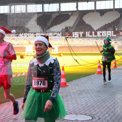 07.12.2025 - St. Pauli X-Mass-Run No. 15 Luisa Fischer http://msf.ph/oto/9377348 07.12.2025 10:01:08 Ziel 3084, 15, 1976, 1050, 855, 1050, 1418, 1976, 2348, 2378, 3084, 3336 meine-sportfotos.de