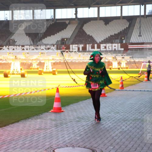 07.12.2025 - St. Pauli X-Mass-Run No. 15 Luisa Fischer http://msf.ph/oto/9377357 07.12.2025 10:01:09 Ziel 1, 1050, 855, 1050, 1418, 1976, 2348, 2378, 3084, 3336 meine-sportfotos.de