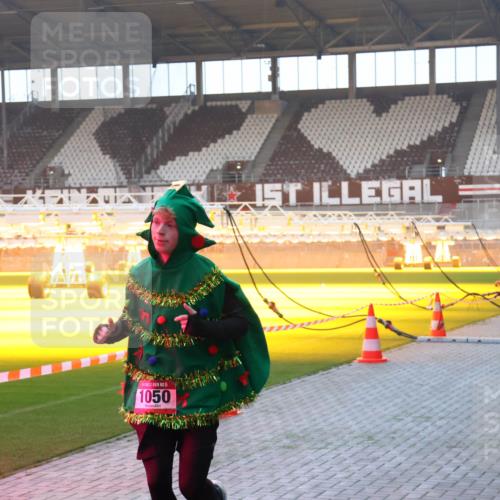 07.12.2025 - St. Pauli X-Mass-Run No. 15 Luisa Fischer http://msf.ph/oto/9377366 07.12.2025 10:01:10 Ziel 15, 1050, 1, 3336, 855, 1050, 1418, 1976, 2348, 2378, 3084, 3336 meine-sportfotos.de