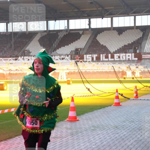 07.12.2025 - St. Pauli X-Mass-Run No. 15 Luisa Fischer http://msf.ph/oto/9377368 07.12.2025 10:01:11 Ziel 5, 1050, 3336, 855, 1050, 1418, 1976, 2348, 2378, 3084, 3336 meine-sportfotos.de