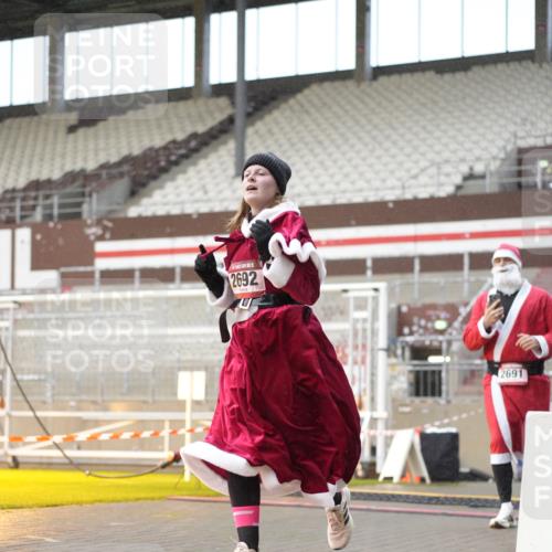 07.12.2025 - St. Pauli X-Mass-Run No. 15 Patografie http://msf.ph/oto/9377372 07.12.2025 10:08:02 Ziel 2691, 2692, 3627, 3628, 4231, 4623, 4624, 4626, 4734, 4737, 4740 meine-sportfotos.de