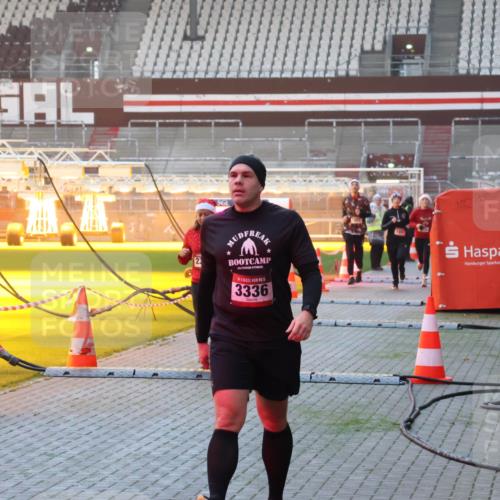 07.12.2025 - St. Pauli X-Mass-Run No. 15 Luisa Fischer http://msf.ph/oto/9377381 07.12.2025 10:01:15 Ziel 3336, 801, 855, 1050, 1418, 1887, 1892, 1976, 2348, 2378, 3084, 3336 meine-sportfotos.de