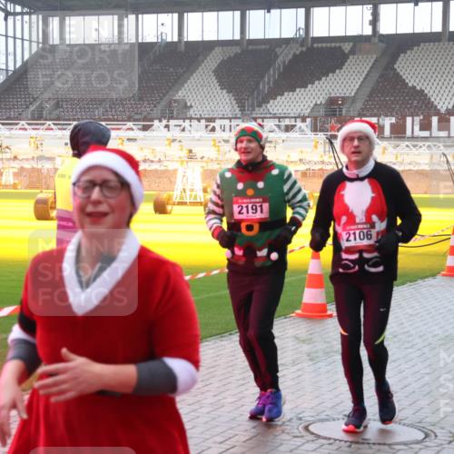07.12.2025 - St. Pauli X-Mass-Run No. 15 Luisa Fischer http://msf.ph/oto/9377387 07.12.2025 10:26:16 Ziel 2191, 2106, 19, 3918, 50, 129, 211, 369, 374, 387, 398, 404, 422, 1069, 1227, 1247, 1538, 1561, 1581, 1586, 1631, 2029, 2041, 2104, 2106, 2149, 2191, 2215, 2680, 2896, 3742, 3779, 3805, 3910, 3918, 4044, 4162, 4164, 4202, 4300, 4301, 4372, 4373, 4445, 4482, 4485, 4492, 4501, 4775, 4782 meine-sportfotos.de