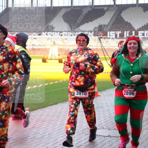 07.12.2025 - St. Pauli X-Mass-Run No. 15 Luisa Fischer http://msf.ph/oto/9377417 07.12.2025 10:26:22 Ziel 3918, 3910, 2896, 1386, 50, 129, 211, 369, 374, 387, 398, 404, 422, 1069, 1227, 1538, 1561, 1581, 1586, 2041, 2104, 2106, 2149, 2191, 2215, 2680, 2896, 3742, 3779, 3805, 3910, 3918, 4044, 4162, 4164, 4202, 4300, 4301, 4372, 4373, 4492, 4501, 4775, 4782 meine-sportfotos.de