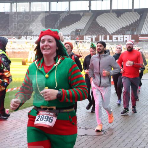 07.12.2025 - St. Pauli X-Mass-Run No. 15 Luisa Fischer http://msf.ph/oto/9377425 07.12.2025 10:26:23 Ziel 307, 15, 2896, 4775, 50, 129, 211, 369, 374, 387, 398, 404, 422, 1069, 1227, 1538, 1561, 1581, 1586, 2041, 2104, 2106, 2149, 2191, 2215, 2680, 2896, 3742, 3779, 3805, 3910, 3918, 4044, 4162, 4164, 4202, 4300, 4301, 4372, 4373, 4492, 4501, 4775, 4782 meine-sportfotos.de