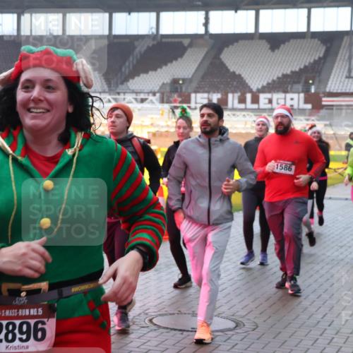 07.12.2025 - St. Pauli X-Mass-Run No. 15 Luisa Fischer http://msf.ph/oto/9377427 07.12.2025 10:26:23 Ziel 15, 2896, 1586, 50, 129, 211, 369, 374, 387, 398, 404, 422, 1069, 1227, 1538, 1561, 1581, 1586, 2041, 2104, 2106, 2149, 2191, 2215, 2680, 2896, 3742, 3779, 3805, 3910, 3918, 4044, 4162, 4164, 4202, 4300, 4301, 4372, 4373, 4492, 4501, 4775, 4782 meine-sportfotos.de