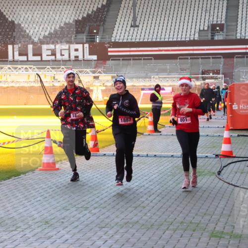07.12.2025 - St. Pauli X-Mass-Run No. 15 Luisa Fischer http://msf.ph/oto/9377433 07.12.2025 10:01:24 Ziel 18, 1887, 801, 780, 783, 801, 855, 1050, 1418, 1887, 1892, 1976, 2348, 2378, 2528, 3084 meine-sportfotos.de