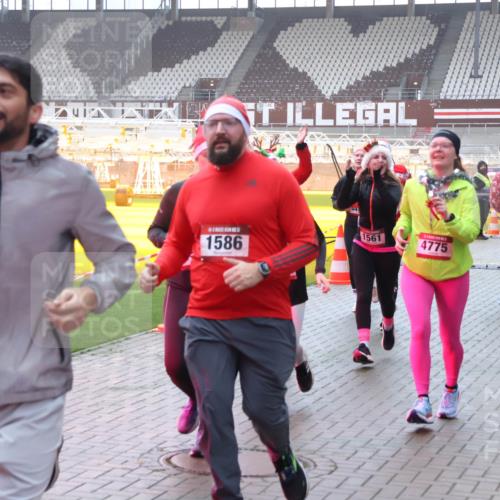 07.12.2025 - St. Pauli X-Mass-Run No. 15 Luisa Fischer http://msf.ph/oto/9377438 07.12.2025 10:26:24 Ziel 1586, 1561, 4775, 50, 129, 211, 369, 374, 387, 398, 404, 422, 1069, 1227, 1538, 1561, 1581, 1586, 2041, 2104, 2106, 2149, 2191, 2215, 2680, 2896, 3699, 3742, 3779, 3805, 3910, 3918, 4044, 4162, 4164, 4202, 4300, 4301, 4372, 4373, 4492, 4501, 4775, 4782 meine-sportfotos.de