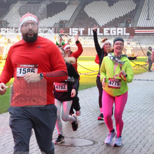 07.12.2025 - St. Pauli X-Mass-Run No. 15 Luisa Fischer http://msf.ph/oto/9377444 07.12.2025 10:26:25 Ziel 1586, 4782, 1, 5, 4775, 23, 50, 129, 211, 369, 374, 387, 398, 404, 422, 1069, 1227, 1538, 1561, 1581, 1586, 2041, 2104, 2106, 2149, 2191, 2215, 2680, 2896, 2922, 3698, 3699, 3742, 3779, 3805, 3910, 3918, 4044, 4093, 4162, 4164, 4202, 4300, 4301, 4372, 4373, 4492, 4501, 4775, 4782 meine-sportfotos.de