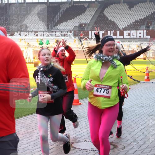 07.12.2025 - St. Pauli X-Mass-Run No. 15 Luisa Fischer http://msf.ph/oto/9377448 07.12.2025 10:26:26 Ziel 14, 15, 5, 5, 4775, 23, 50, 129, 211, 368, 369, 374, 387, 398, 404, 422, 1069, 1227, 1538, 1561, 1581, 1586, 1639, 2041, 2104, 2106, 2149, 2191, 2215, 2680, 2896, 2922, 3698, 3699, 3742, 3779, 3805, 3910, 3918, 4044, 4093, 4162, 4164, 4202, 4300, 4301, 4372, 4373, 4492, 4501, 4775, 4782 meine-sportfotos.de