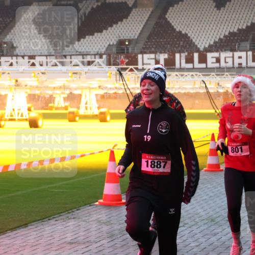 07.12.2025 - St. Pauli X-Mass-Run No. 15 Luisa Fischer http://msf.ph/oto/9377449 07.12.2025 10:01:26 Ziel 19, 15, 1887, 1, 801, 780, 783, 801, 855, 1050, 1418, 1887, 1892, 1976, 2348, 2378, 2528, 3084 meine-sportfotos.de
