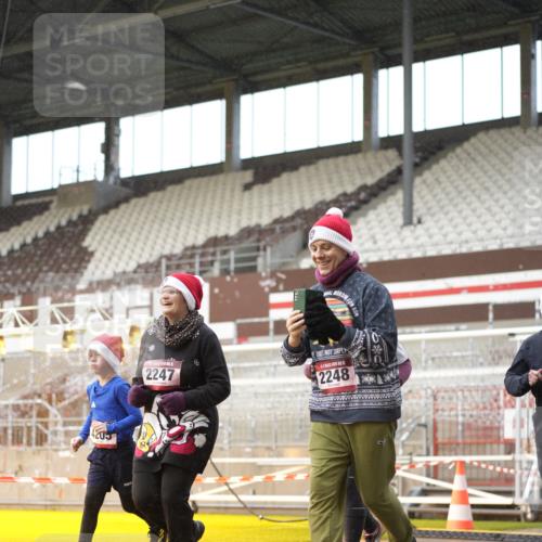 07.12.2025 - St. Pauli X-Mass-Run No. 15 Patografie http://msf.ph/oto/9377450 07.12.2025 10:08:30 Ziel 2247, 2248, 2650, 2746, 3495, 3759, 4205, 4232, 4234, 4451 meine-sportfotos.de