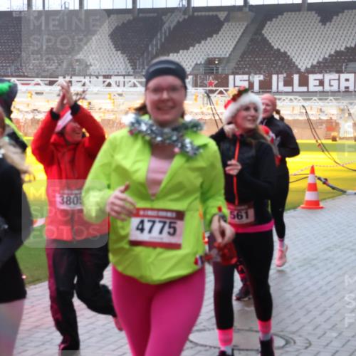 07.12.2025 - St. Pauli X-Mass-Run No. 15 Luisa Fischer http://msf.ph/oto/9377455 07.12.2025 10:26:26 Ziel 4782, 380, 561, 4775, 23, 50, 129, 211, 368, 369, 374, 387, 398, 404, 422, 1069, 1227, 1538, 1561, 1581, 1586, 1639, 2041, 2104, 2106, 2149, 2191, 2215, 2680, 2896, 2922, 3698, 3699, 3742, 3779, 3805, 3910, 3918, 4044, 4093, 4162, 4164, 4202, 4300, 4301, 4372, 4373, 4492, 4501, 4775, 4782 meine-sportfotos.de