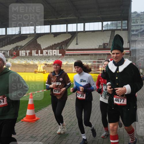07.12.2025 - St. Pauli X-Mass-Run No. 15 Fabian Wolf http://msf.ph/oto/9377486 07.12.2025 10:06:19 Ziel 34, 127, 148, 187, 893, 967, 969, 1119, 1369, 1832, 1937, 1946, 2894, 2968, 3093, 3196, 4246, 4251, 4657, 4665, 4670, 4672, 4676, 4677, 4736, 4739 meine-sportfotos.de