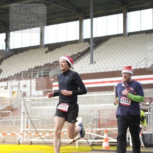 07.12.2025 - St. Pauli X-Mass-Run No. 15 Patografie http://msf.ph/oto/9377505 07.12.2025 10:08:33 Ziel 707, 2247, 2248, 2650, 3212, 3495, 3671, 3759, 4205, 4232, 4234, 4451 meine-sportfotos.de