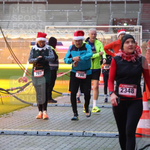 07.12.2025 - St. Pauli X-Mass-Run No. 15 Luisa Fischer http://msf.ph/oto/9377514 07.12.2025 10:01:42 Ziel 783, 780, 804, 2348, 118, 393, 780, 783, 801, 804, 1050, 1124, 1294, 1760, 1887, 1892, 2378, 2528, 3187, 3878 meine-sportfotos.de