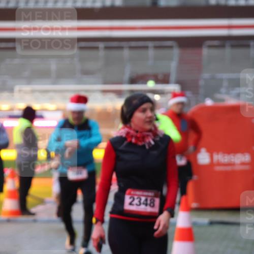 07.12.2025 - St. Pauli X-Mass-Run No. 15 Luisa Fischer http://msf.ph/oto/9377518 07.12.2025 10:01:44 Ziel 2348, 118, 393, 780, 783, 801, 804, 1050, 1124, 1294, 1760, 1887, 1892, 2378, 2528, 3187, 3580, 3582, 3629, 3878 meine-sportfotos.de