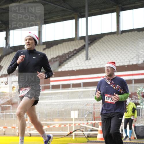 07.12.2025 - St. Pauli X-Mass-Run No. 15 Patografie http://msf.ph/oto/9377522 07.12.2025 10:08:33 Ziel 707, 2247, 2248, 2650, 3212, 3495, 3671, 3759, 4205, 4232, 4234, 4451 meine-sportfotos.de