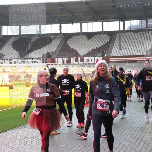 07.12.2025 - St. Pauli X-Mass-Run No. 15 Luisa Fischer http://msf.ph/oto/9377534 07.12.2025 10:27:12 Ziel 039, 16, 23, 368, 368, 4699, 23, 28, 159, 368, 1396, 1468, 1472, 1638, 1639, 2068, 2518, 2648, 2649, 2922, 3698, 3699, 3720, 3771, 3787, 3792, 3828, 4093, 4185, 4334, 4353, 4384, 4448, 4460, 4461, 4469, 4481, 4506, 4512, 4529, 4532, 4699, 4703, 4705, 4709, 5010 meine-sportfotos.de