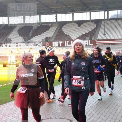 07.12.2025 - St. Pauli X-Mass-Run No. 15 Luisa Fischer http://msf.ph/oto/9377541 07.12.2025 10:27:13 Ziel 1639, 4699, 28, 4703, 368, 15, 368, 16, 23, 28, 159, 368, 1396, 1468, 1472, 1638, 1639, 2068, 2518, 2648, 2649, 2922, 3698, 3720, 3771, 3787, 3792, 3828, 4093, 4185, 4334, 4353, 4384, 4448, 4460, 4461, 4469, 4481, 4506, 4512, 4529, 4532, 4699, 4703, 4705, 4709, 5010 meine-sportfotos.de