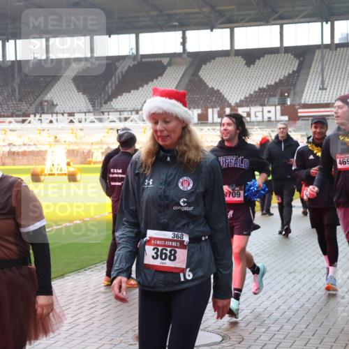07.12.2025 - St. Pauli X-Mass-Run No. 15 Luisa Fischer http://msf.ph/oto/9377550 07.12.2025 10:27:14 Ziel 670, 639, 709, 368, 15, 368, 16, 4699, 28, 159, 368, 1396, 1468, 1472, 1638, 1639, 2068, 2518, 2648, 2649, 3720, 3771, 3787, 3792, 3828, 4185, 4334, 4353, 4384, 4448, 4460, 4461, 4469, 4481, 4506, 4512, 4529, 4532, 4699, 4703, 4705, 4709, 5010 meine-sportfotos.de