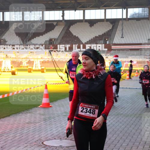 07.12.2025 - St. Pauli X-Mass-Run No. 15 Luisa Fischer http://msf.ph/oto/9377551 07.12.2025 10:01:50 Ziel 393, 15, 2348, 187, 804, 118, 393, 780, 783, 801, 804, 959, 1124, 1294, 1724, 1760, 1859, 1887, 1892, 2167, 2378, 2528, 2681, 3187, 3580, 3582, 3629, 3878 meine-sportfotos.de